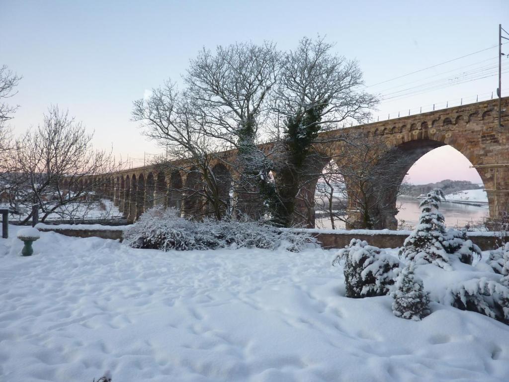 לינה וארוחת בוקר Berwick Upon Tweed Castle Vale House מראה חיצוני תמונה