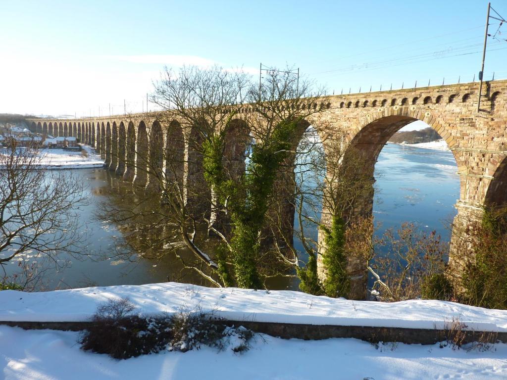 לינה וארוחת בוקר Berwick Upon Tweed Castle Vale House מראה חיצוני תמונה